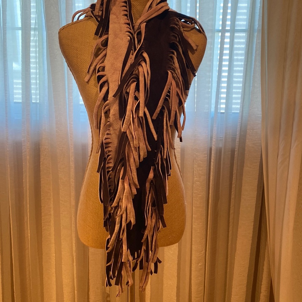 Very stylish scarf, combination of pink fur and brown suede